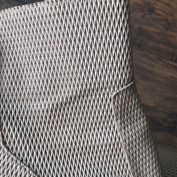 Hinge booties size 7 color taupe - Picture 5 of 5